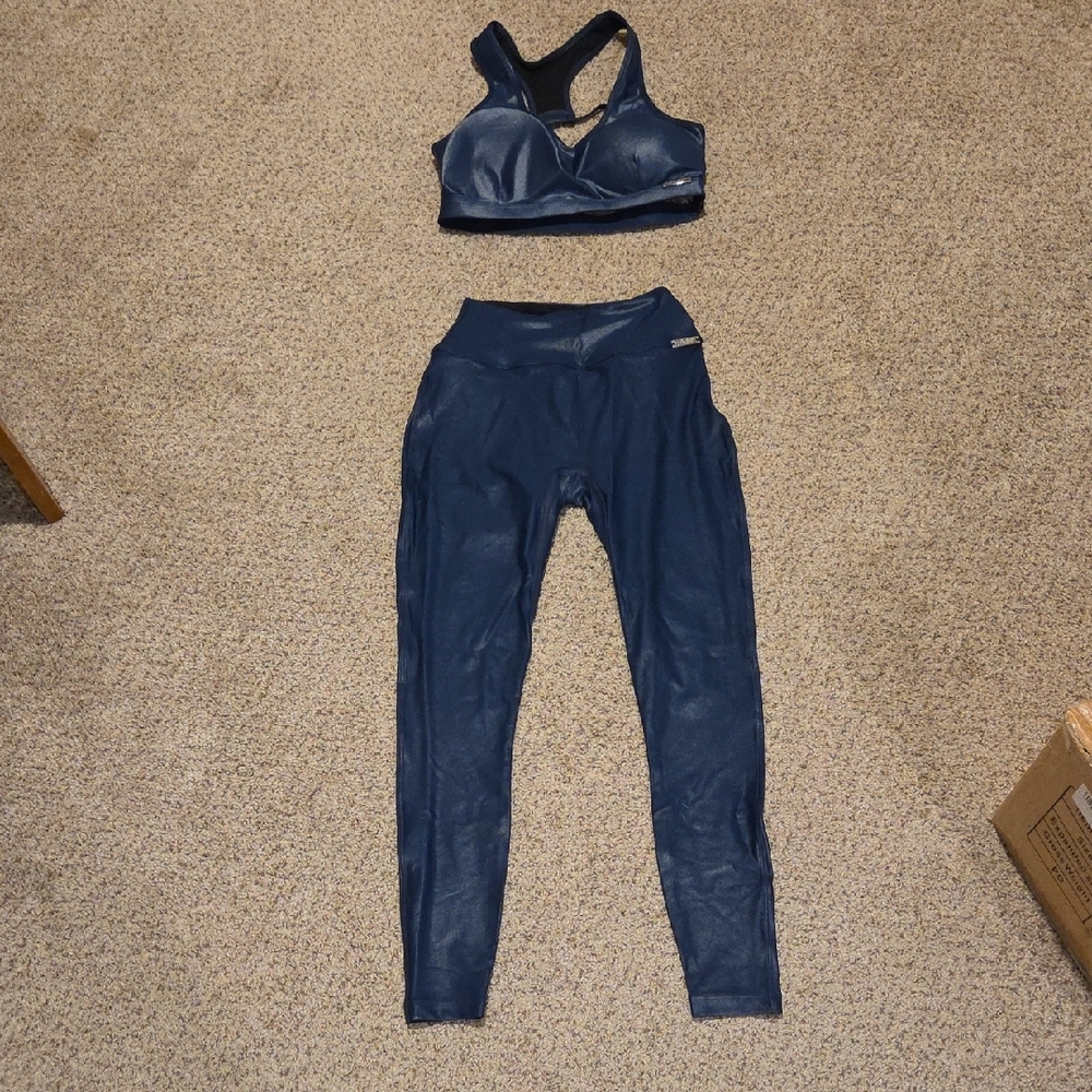 Stylish Navy Sports Bra and Leggings Set